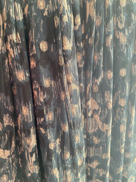 What colour accessories will work with my dark green and black dress?
