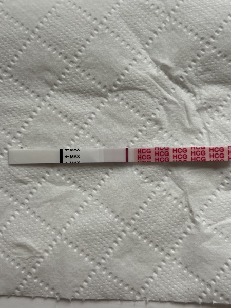 9dpo pregnancy test broken test line??