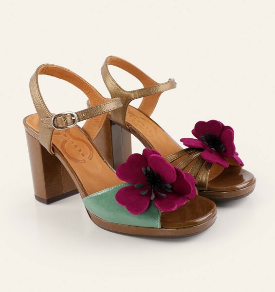 Stylish winter footwear with flat/low heel