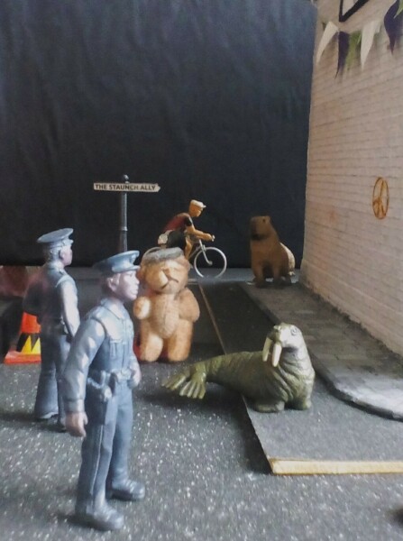 The Autumn Bluestocking - mist, mellow fruitfulness and hot chocolate!