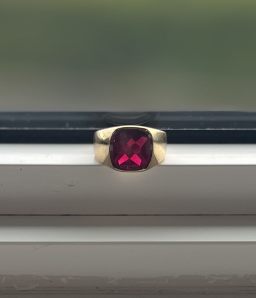 Lovely, unusual ring for less than £1.5k