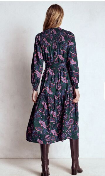 Can I wear knee high boots with a dress?