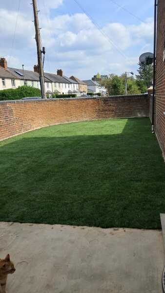 The potting shed: sheltering from the rain and musing about the garden