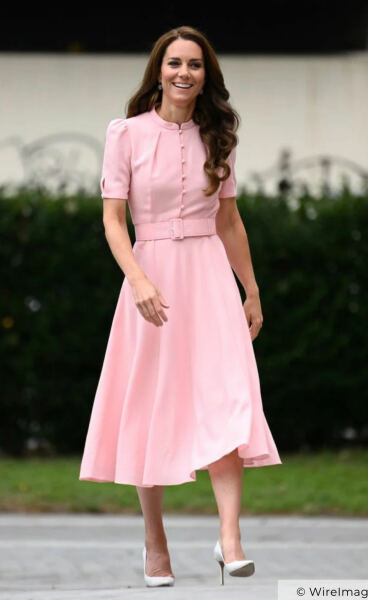 Is Kate Middleton wearing a blonde WIG?