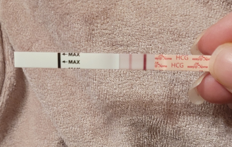 6 weeks line not dark , clearblue stuck on 2-3