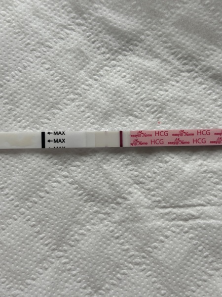 9dpo pregnancy test broken test line??