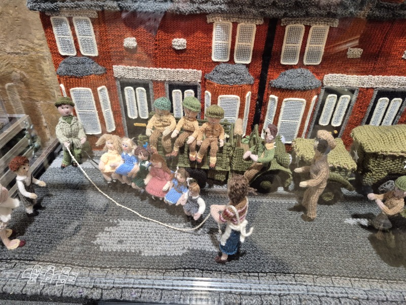 The Autumn Bluestocking - mist, mellow fruitfulness and hot chocolate!