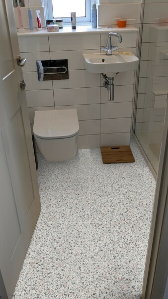 Small En-suite Layout/ Shower Cubicle Size
