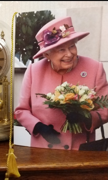Do people who turn 100 years old still get letters from the Palace?