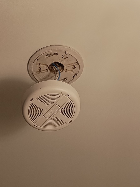 Safe to leave loose wire under smoke alarm?