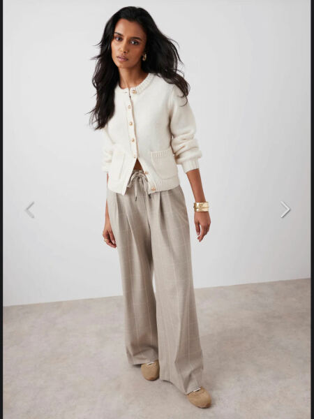 Officewear: Leggings or Jeans?