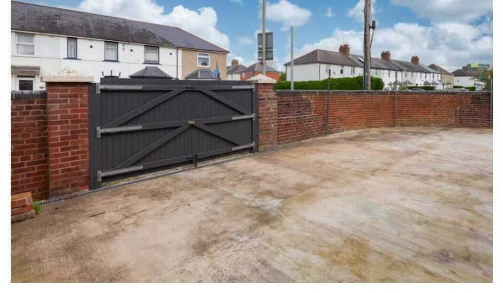 The potting shed: sheltering from the rain and musing about the garden