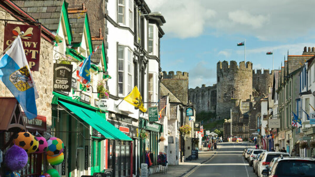 The council should be taking down England flags in public places?