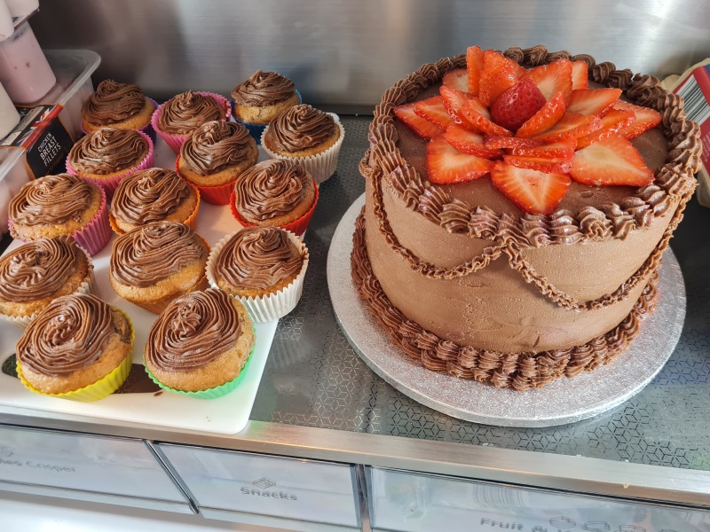 Struggling to decide if the flavour profile will work, birthday cake!