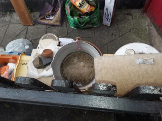 Neighbour hoarding rubbish