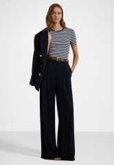 'Cool' clothes for casual smart work conference