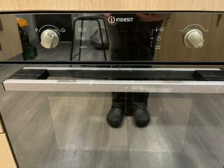 Can anyone identify this Indesit oven/hob so I can find an instruction manual?