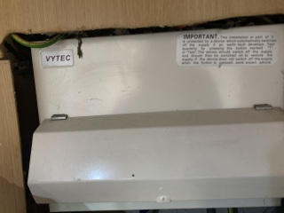 Intermittently tripping electric switch