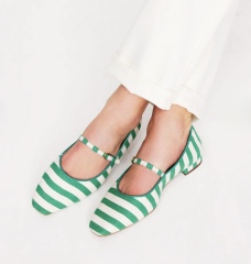 Stylish winter footwear with flat/low heel