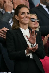 Is Kate Middleton wearing a blonde WIG?