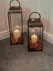 Seasonal themed home decor and furnishings