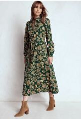Can I wear knee high boots with a dress?
