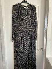 What colour accessories will work with my dark green and black dress?