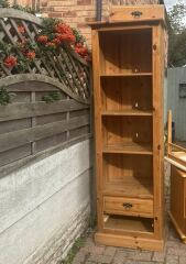 Help me with this bookshelf I need inspiration