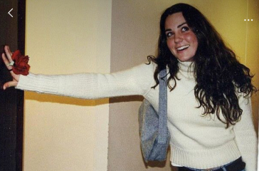 Is Kate Middleton wearing a blonde WIG?
