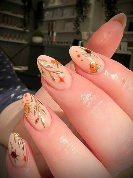 I want to see your nails!