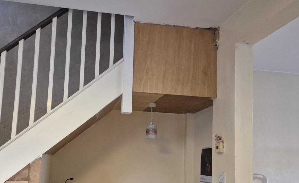 Where to put a picture rail. Long but (dull) photos!