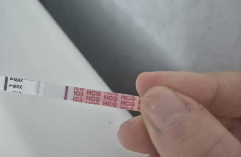 10dpo faint lune/shadow? Or am I going crazy 😩