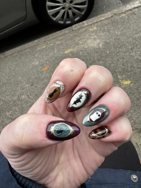 I want to see your nails!