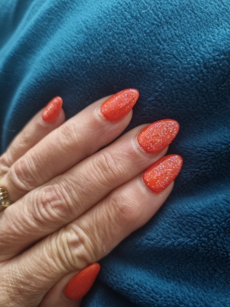 I want to see your nails!