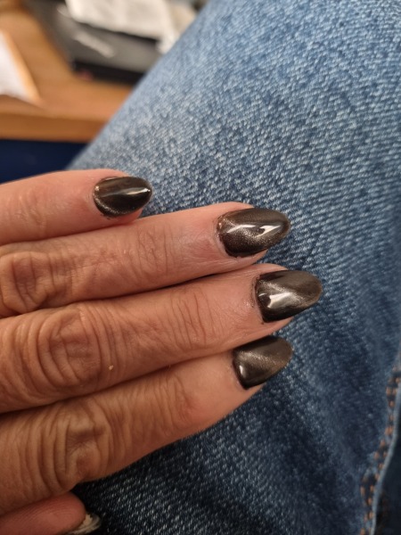 I want to see your nails!