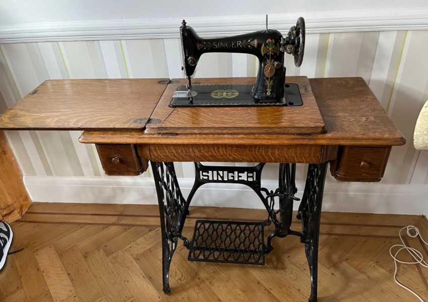 Please recommend me a sewing machine for an 8 year old child