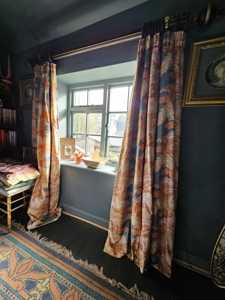 What curtains?