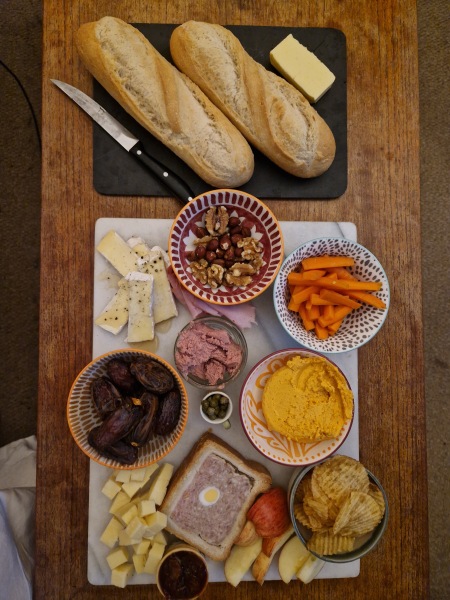 Meal planning, sharing recipes and ideas to make the weekly budget go further.