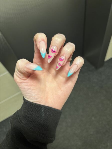 I want to see your nails!
