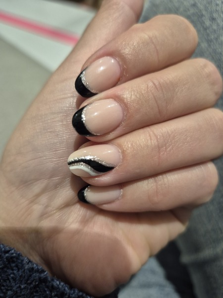 I want to see your nails!