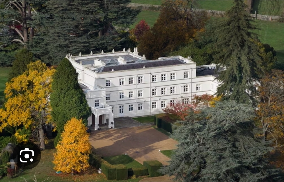 Andrew, Sarah & a Royal Lodge question