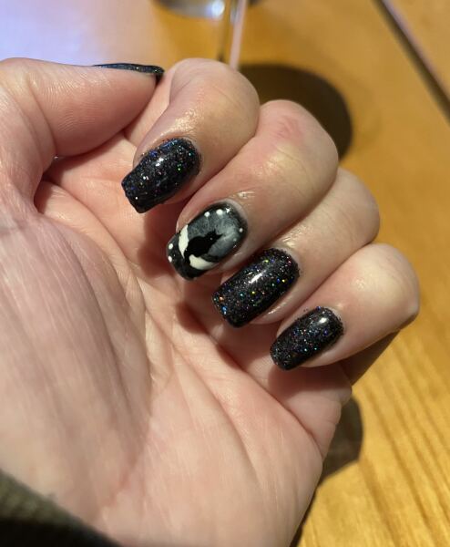 I want to see your nails!