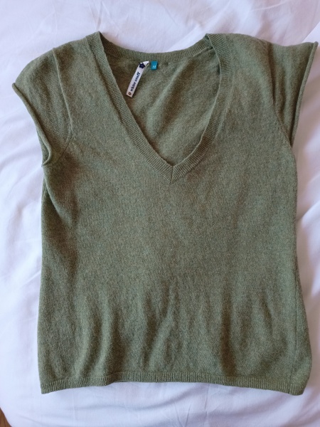 Will this lambswool top unravel if I cut the arms?