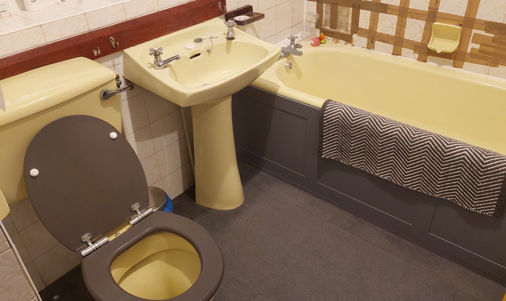 Yellow bathroom suite yay or nay?