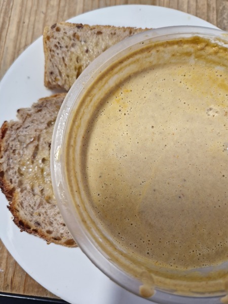 Meal planning, sharing recipes and ideas to make the weekly budget go further.