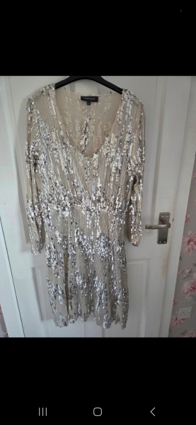 What colour accessories with this dress