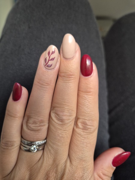 I want to see your nails!