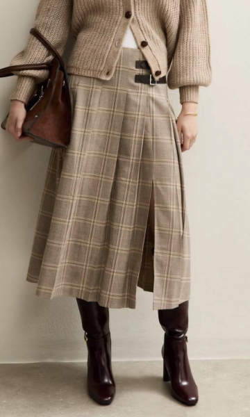 This skirt in a different colour?