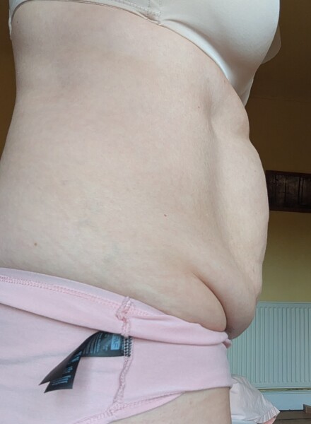 Own your apron belly ladies!