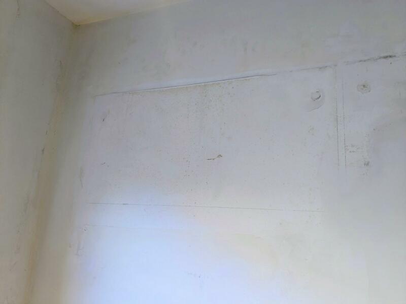 Refitting kitchen wall cabinets